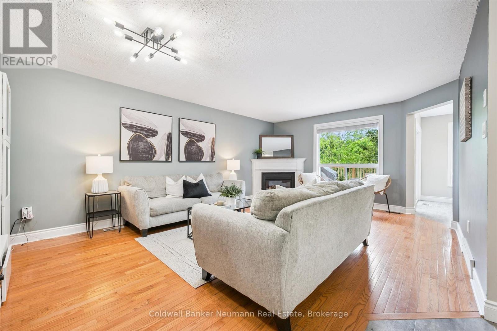 Property at 25 HAYWARD CRESCENT image 4