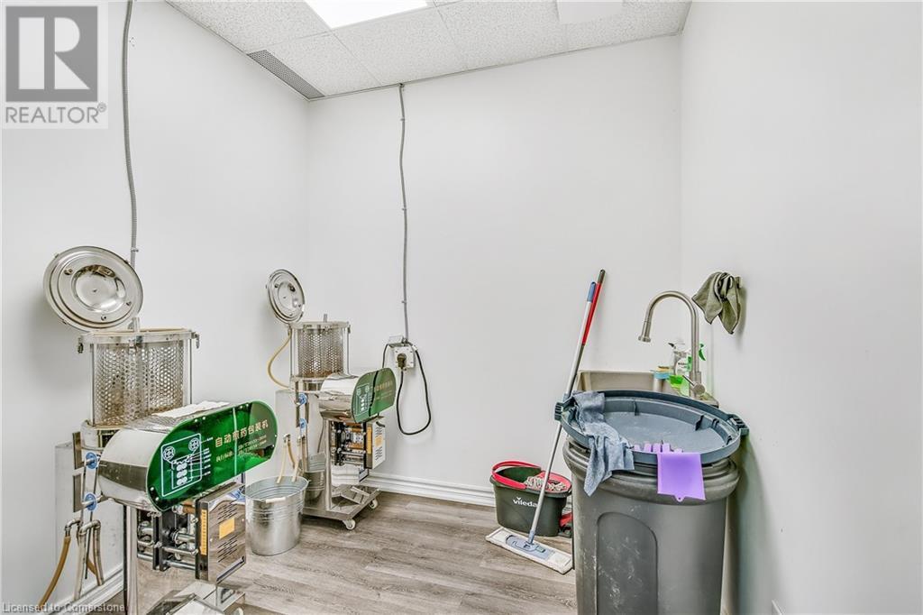 1040 Garner Road W Unit# 207, Ancaster, Ontario  L9G 3K9 - Photo 16 - 40743047