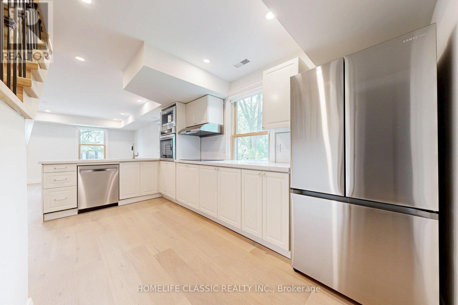 Unit A - 33 Centre Street, Vaughan (Crestwood-Springfarm-Yorkhill), Ontario  L4J 1G1 - Photo 12 - N12233508