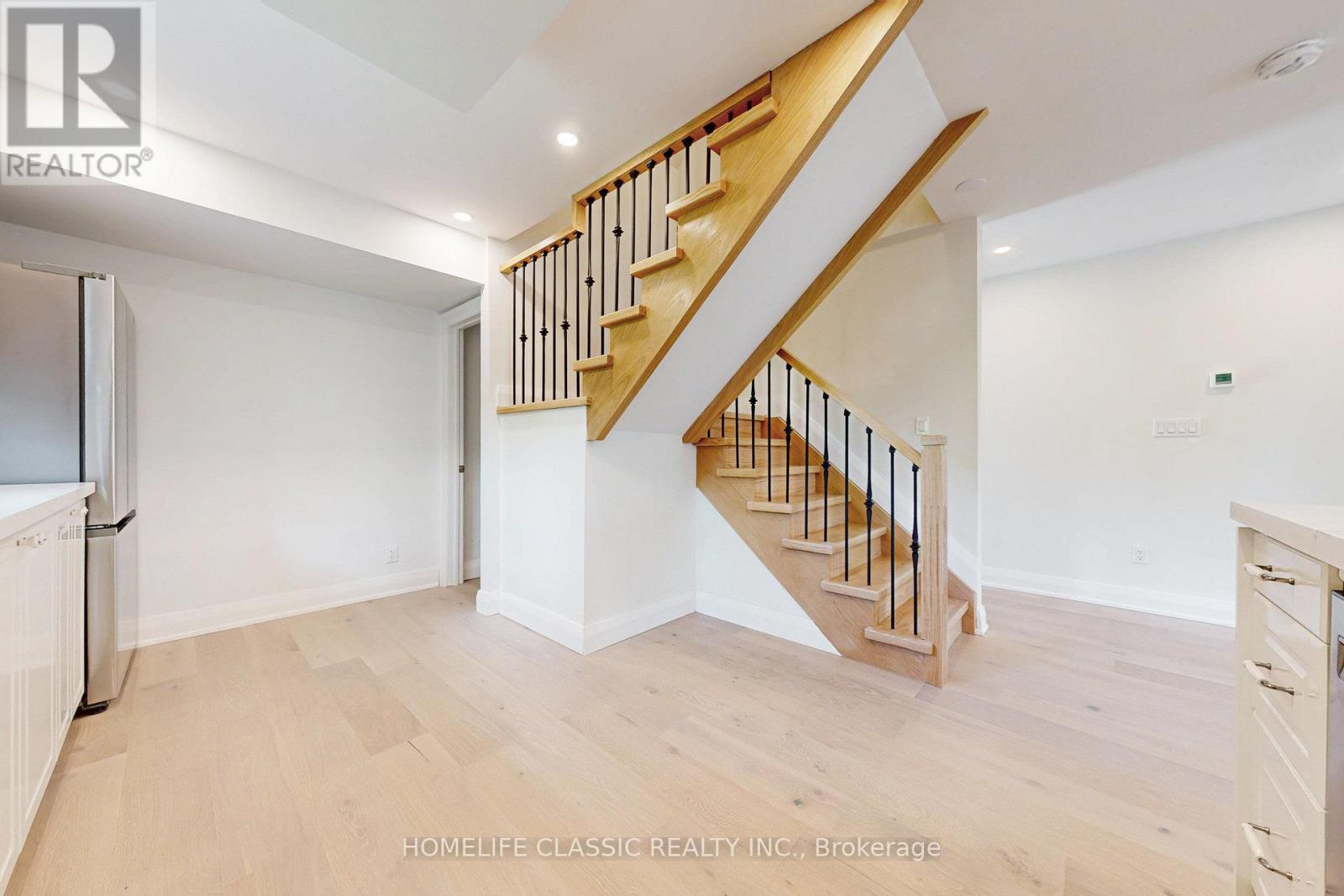 Unit A - 33 Centre Street, Vaughan (Crestwood-Springfarm-Yorkhill), Ontario  L4J 1G1 - Photo 13 - N12233508