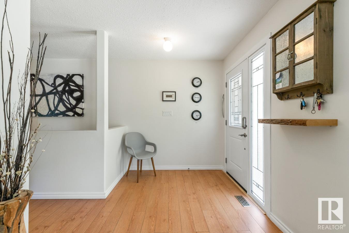 Property at 40 AUSTIN CR image 2