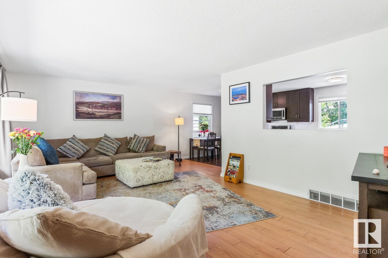 Property at 40 AUSTIN CR image 3