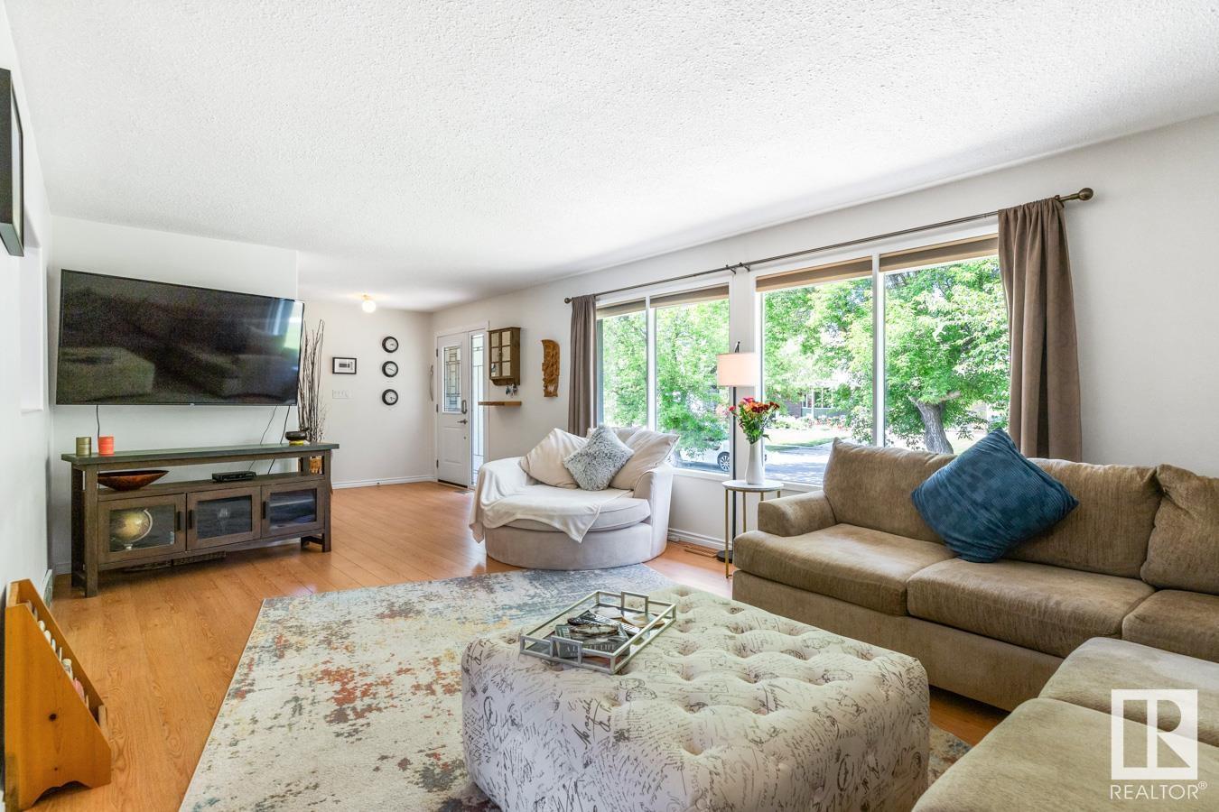 Property at 40 AUSTIN CR image 4