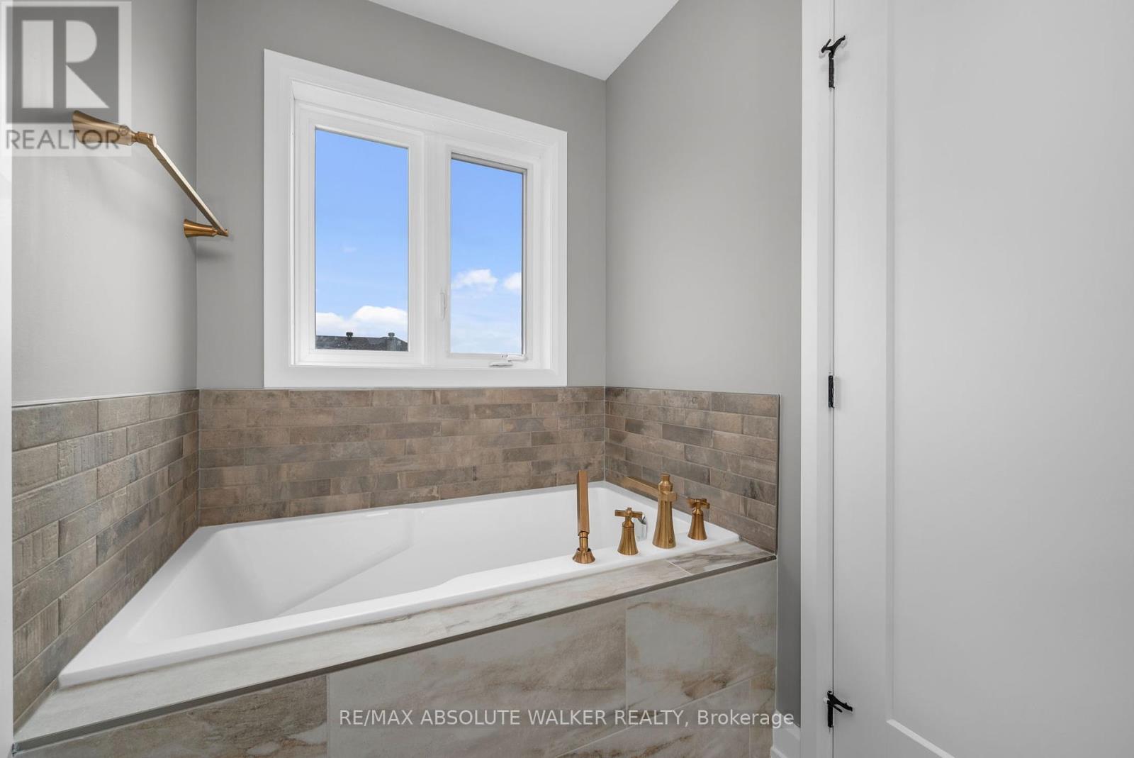 231 L'etang Street, Clarence-Rockland, Ontario K4K 0K1 - Photo 21 - X12233588