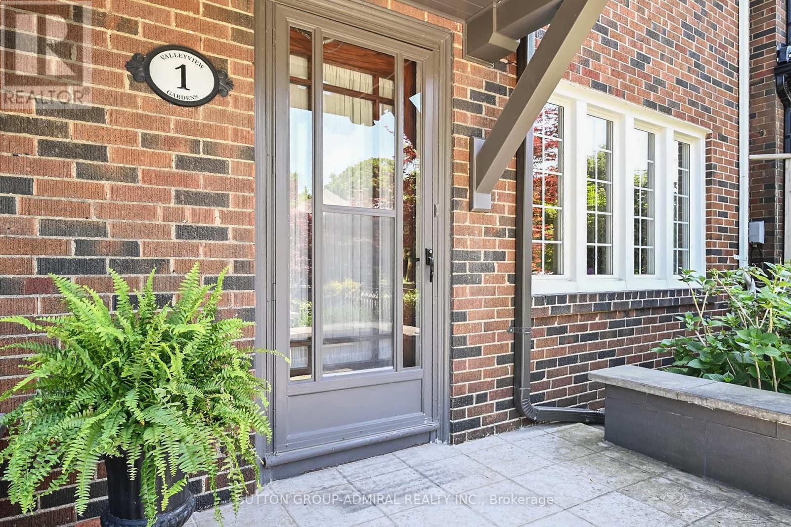 Property at 1 VALLEYVIEW GARDENS image 3