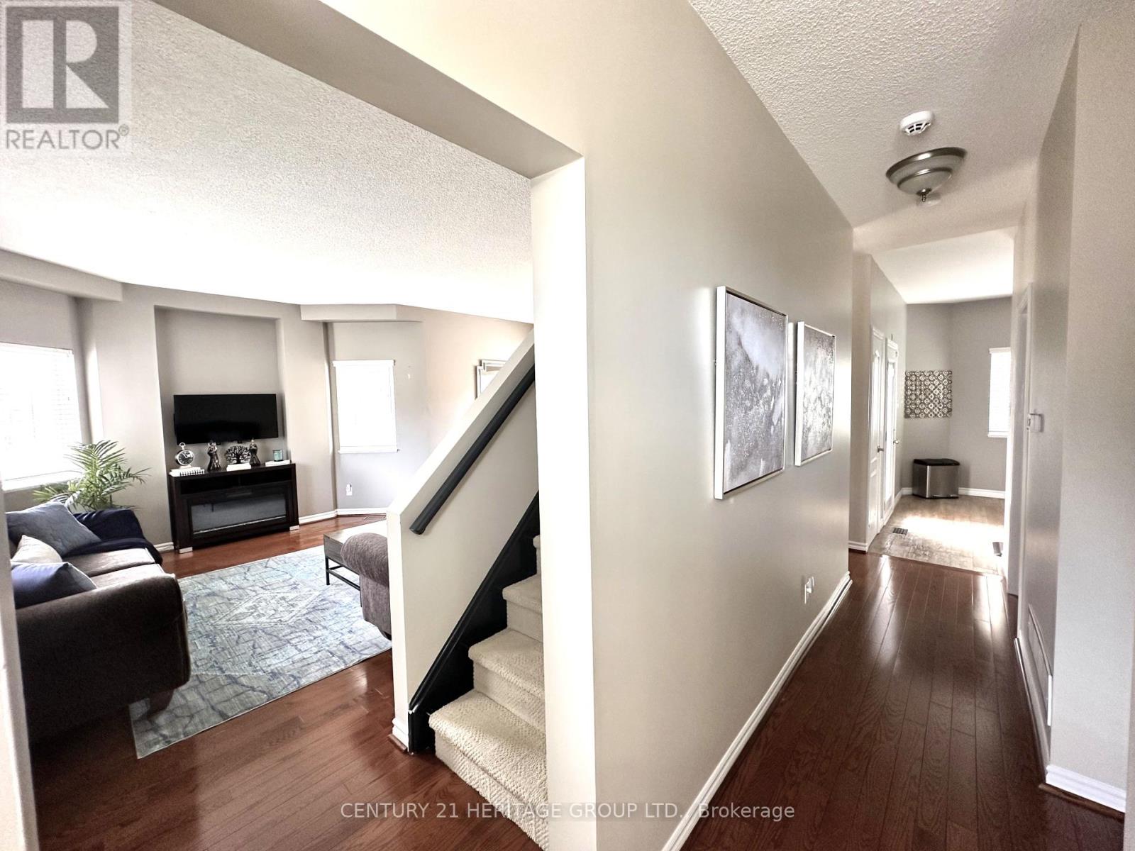 Property at 11 - 1 TOWER GATE image 3
