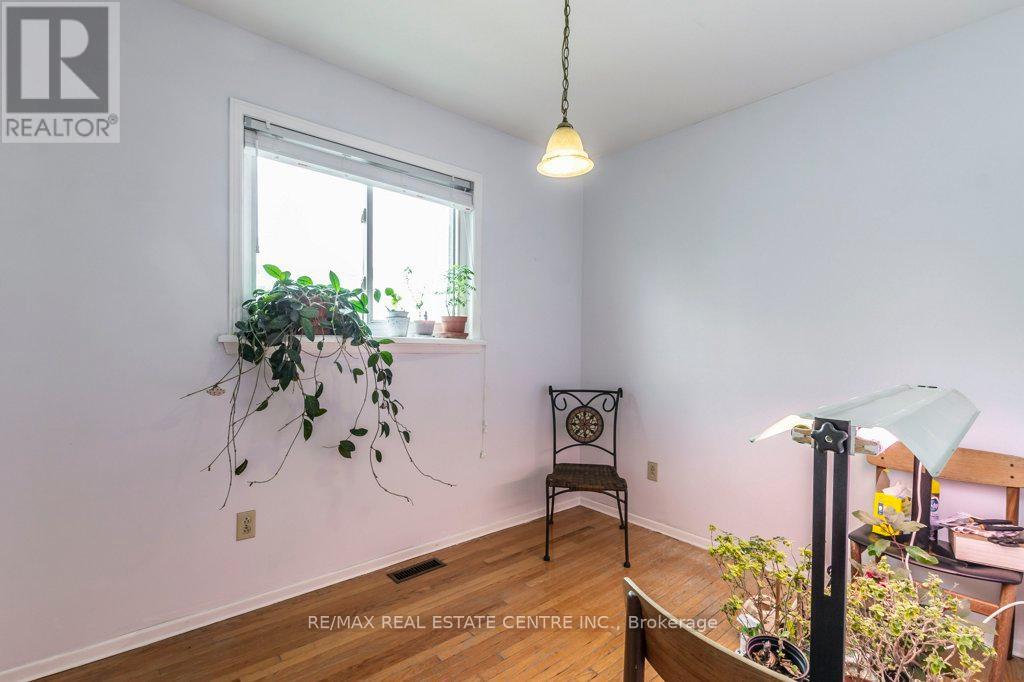 368 Lara Woods, Mississauga (Mississauga Valleys), Ontario  L5A 3A9 - Photo 11 - W12233168