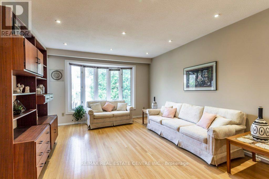 Property at 368 LARA WOODS image 3