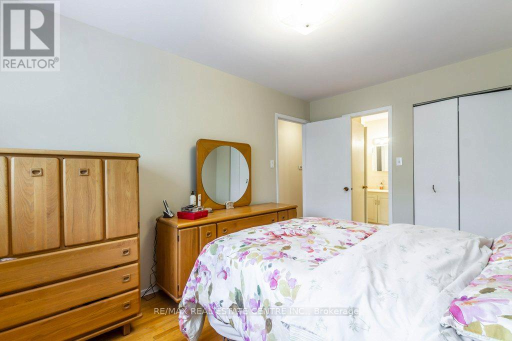 368 Lara Woods, Mississauga (Mississauga Valleys), Ontario  L5A 3A9 - Photo 9 - W12233168