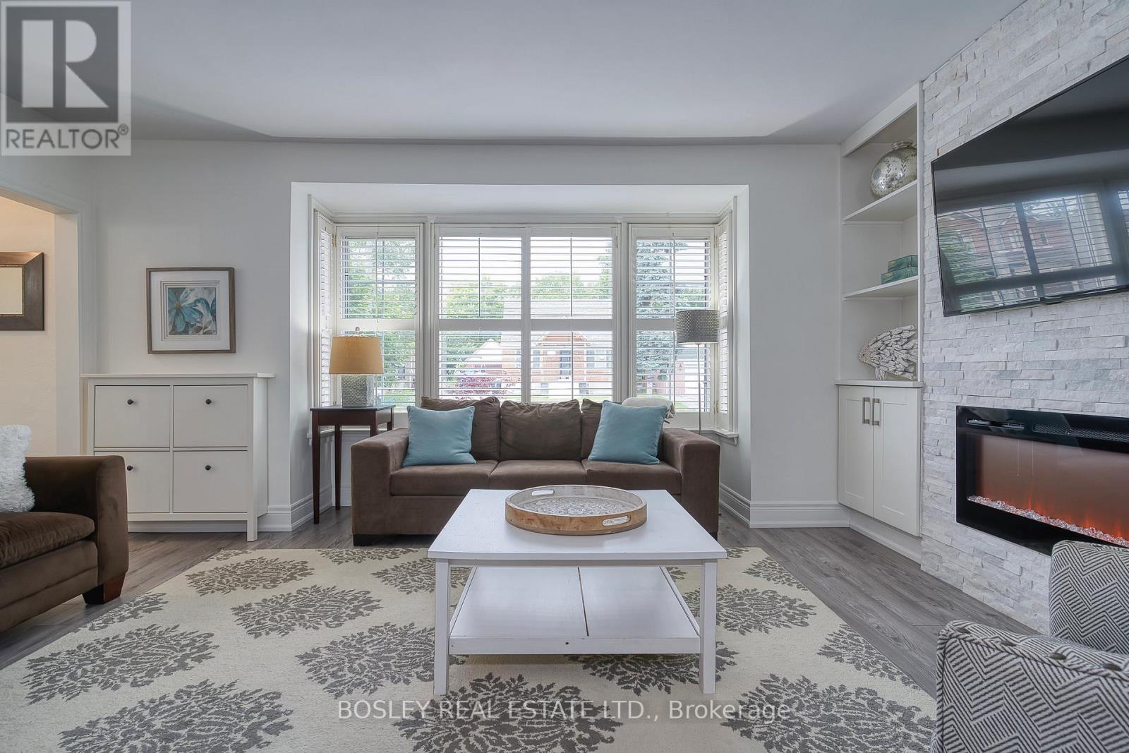 23 Farnsworth Drive, Toronto (Humberlea-Pelmo Park), Ontario  M9N 2Z5 - Photo 16 - W12233396