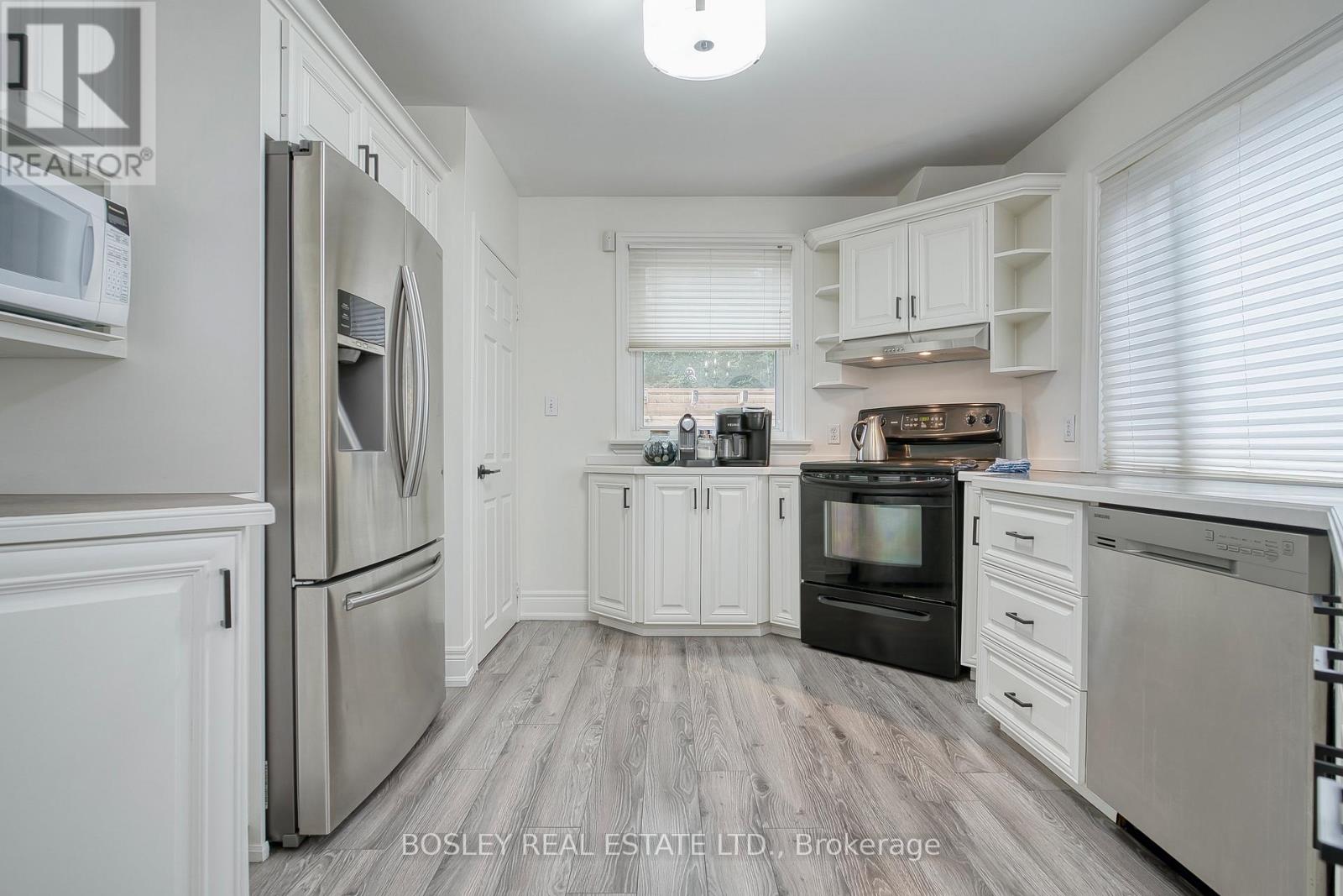 23 Farnsworth Drive, Toronto (Humberlea-Pelmo Park), Ontario  M9N 2Z5 - Photo 21 - W12233396