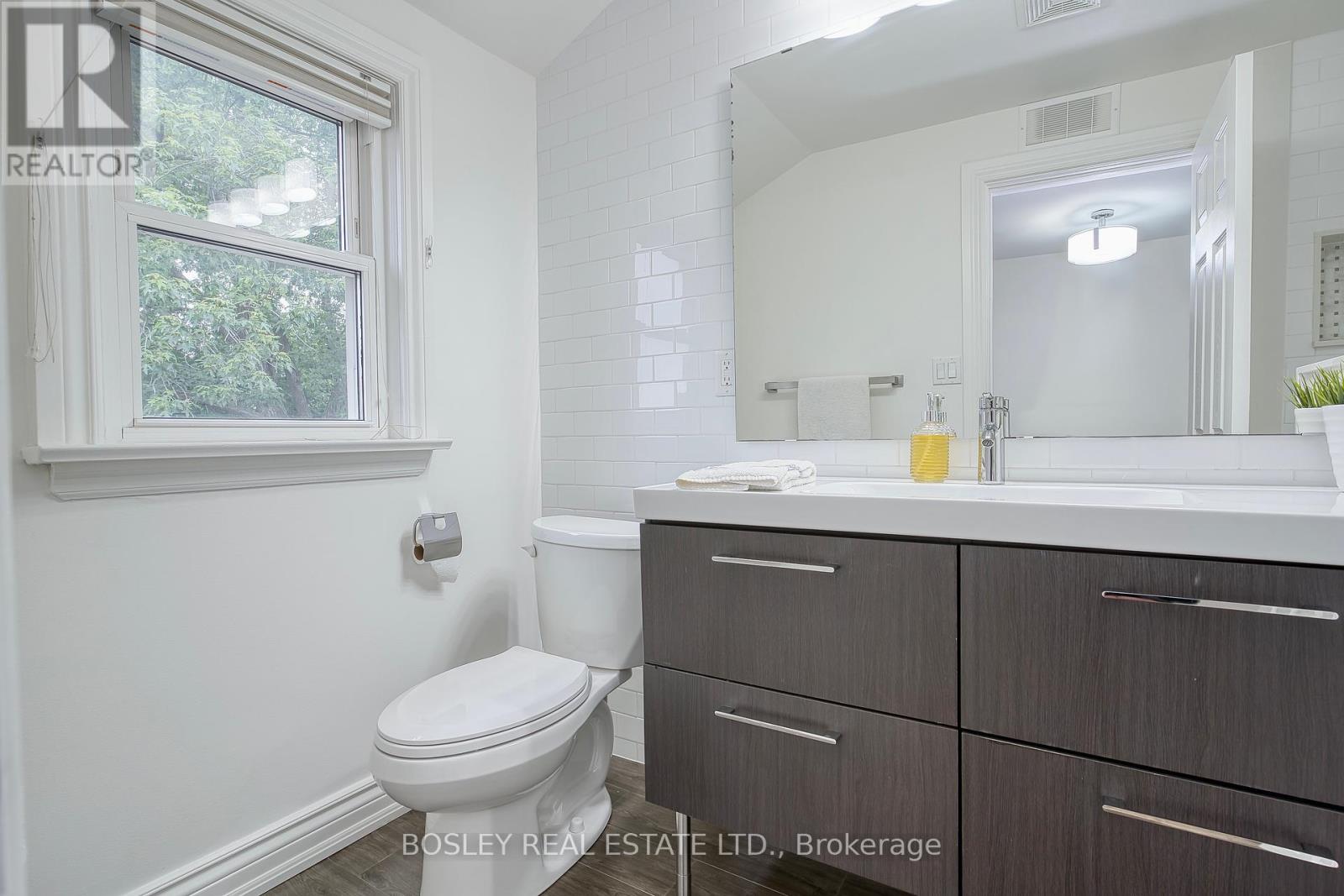 23 Farnsworth Drive, Toronto (Humberlea-Pelmo Park), Ontario  M9N 2Z5 - Photo 29 - W12233396