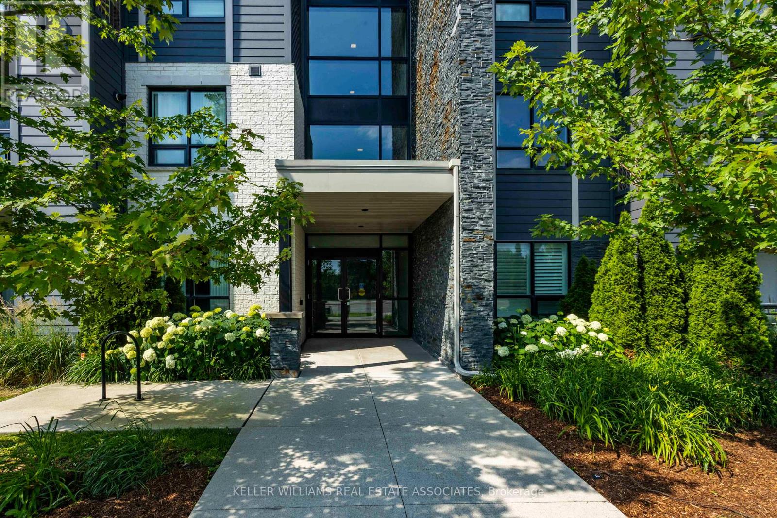 Property at 333 - 3170 ERIN MILLS PARKWAY image 3