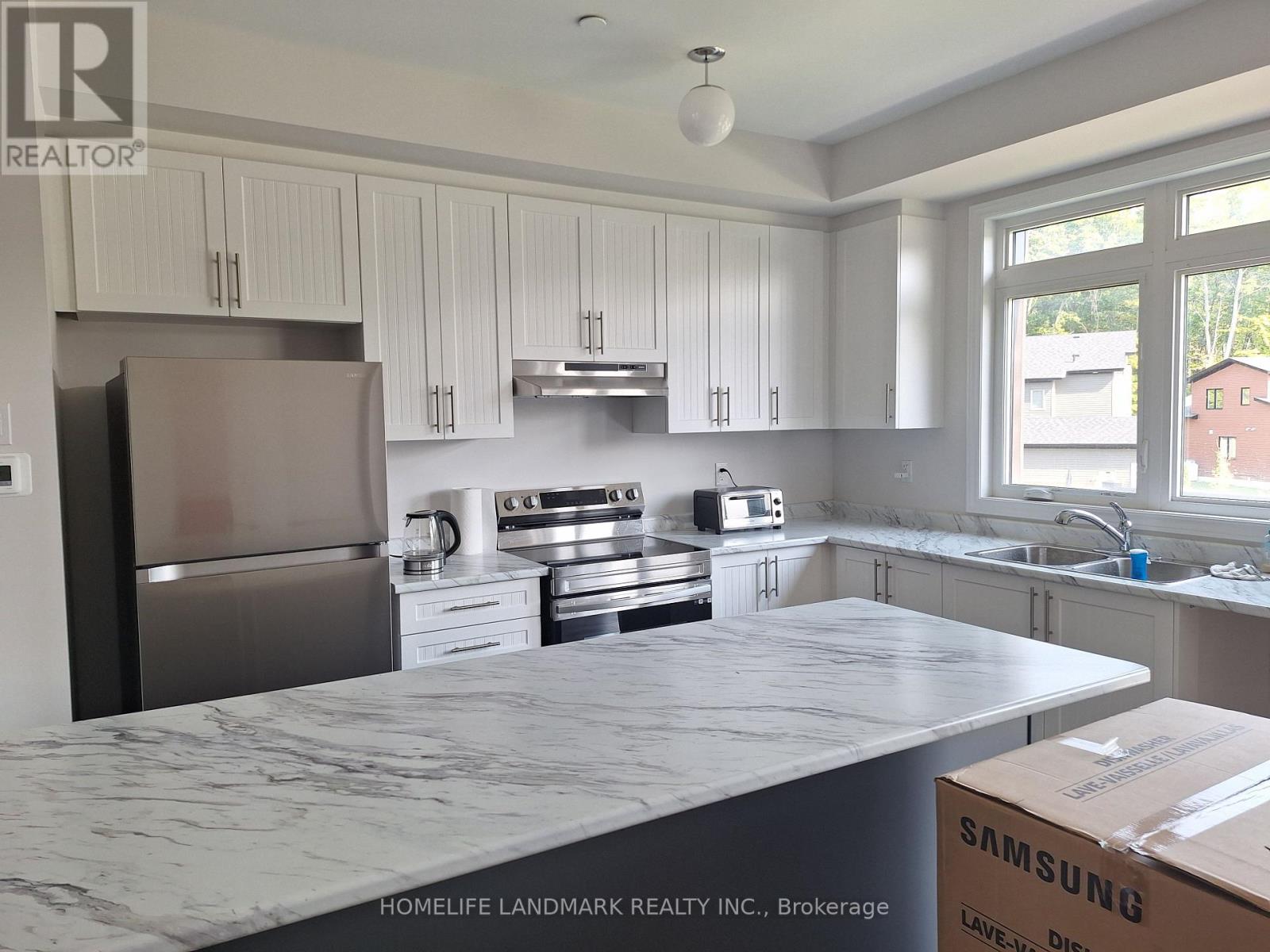 121 Marina Village Drive, Georgian Bay, Ontario  L0K 1S0 - Photo 5 - X12233524