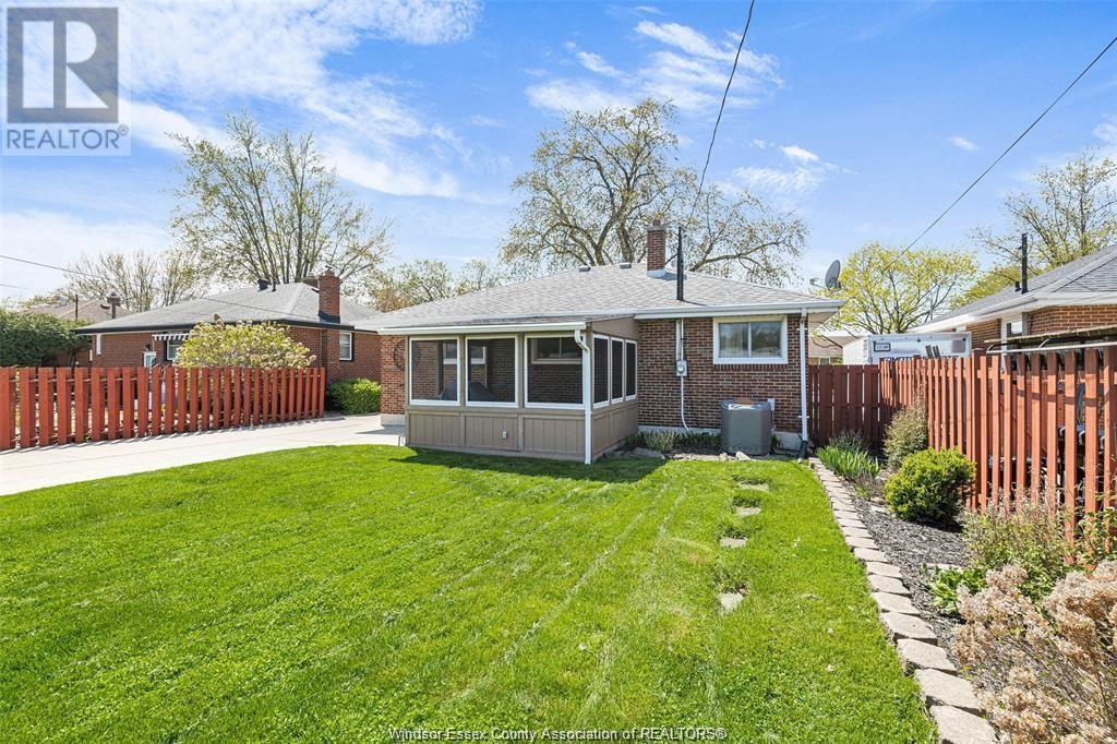 446 St. John, Windsor, Ontario  N8S 3T7 - Photo 5 - 25015618