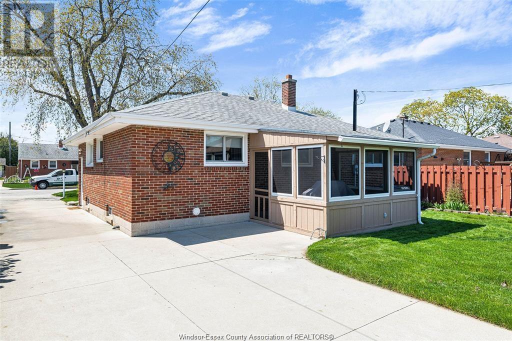 446 St. John, Windsor, Ontario  N8S 3T7 - Photo 6 - 25015618