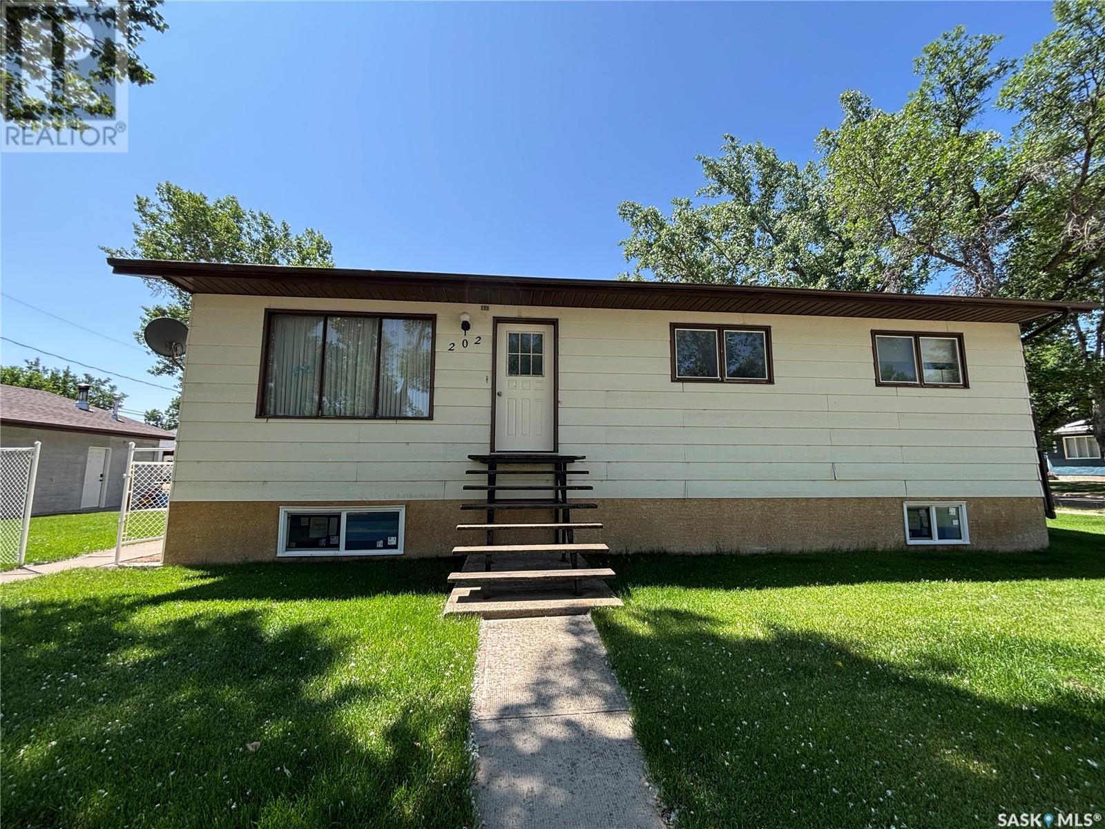 202 Walsh STREET, maple creek, Saskatchewan