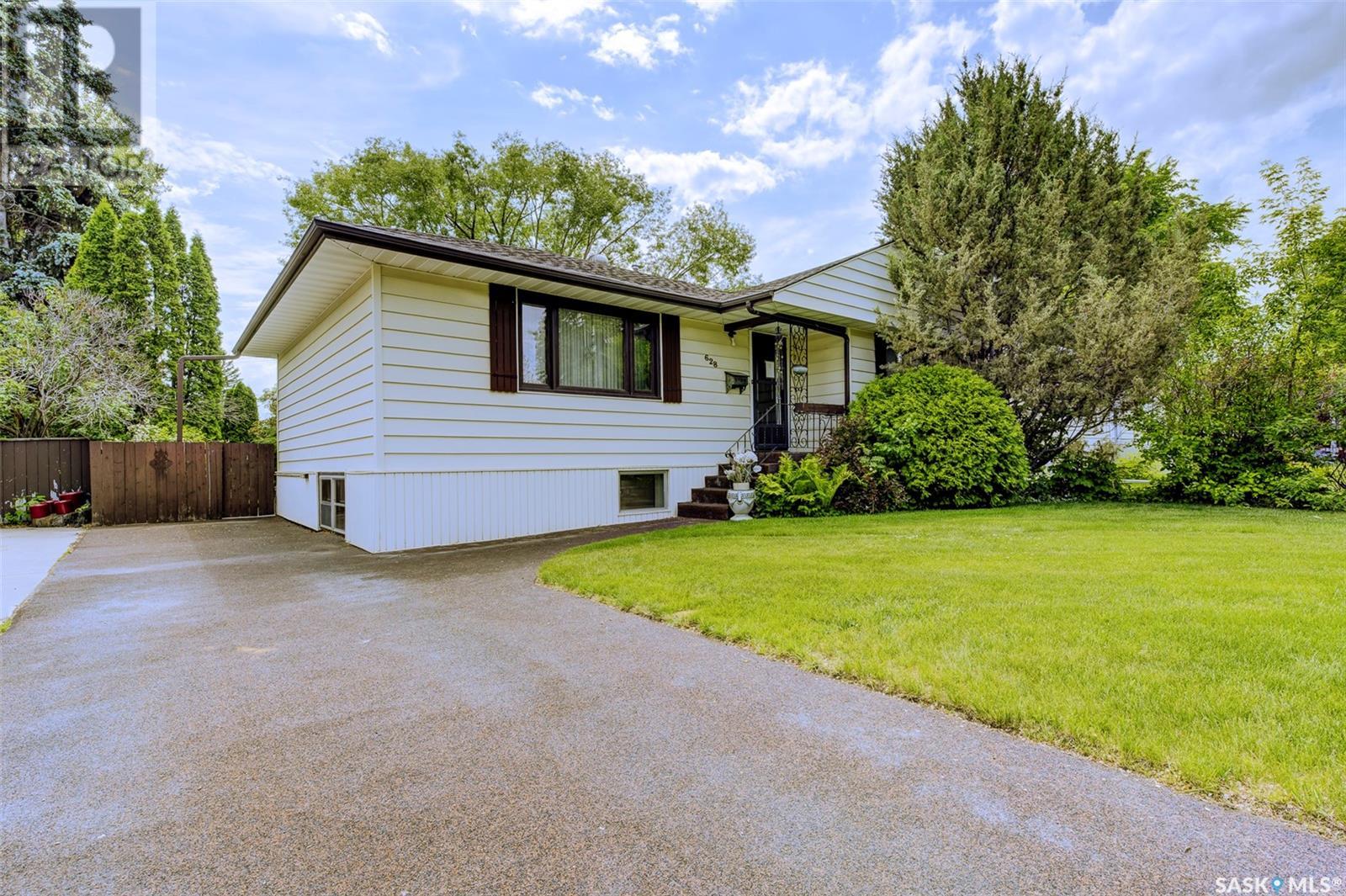 Property at 628 2nd STREET E image 1