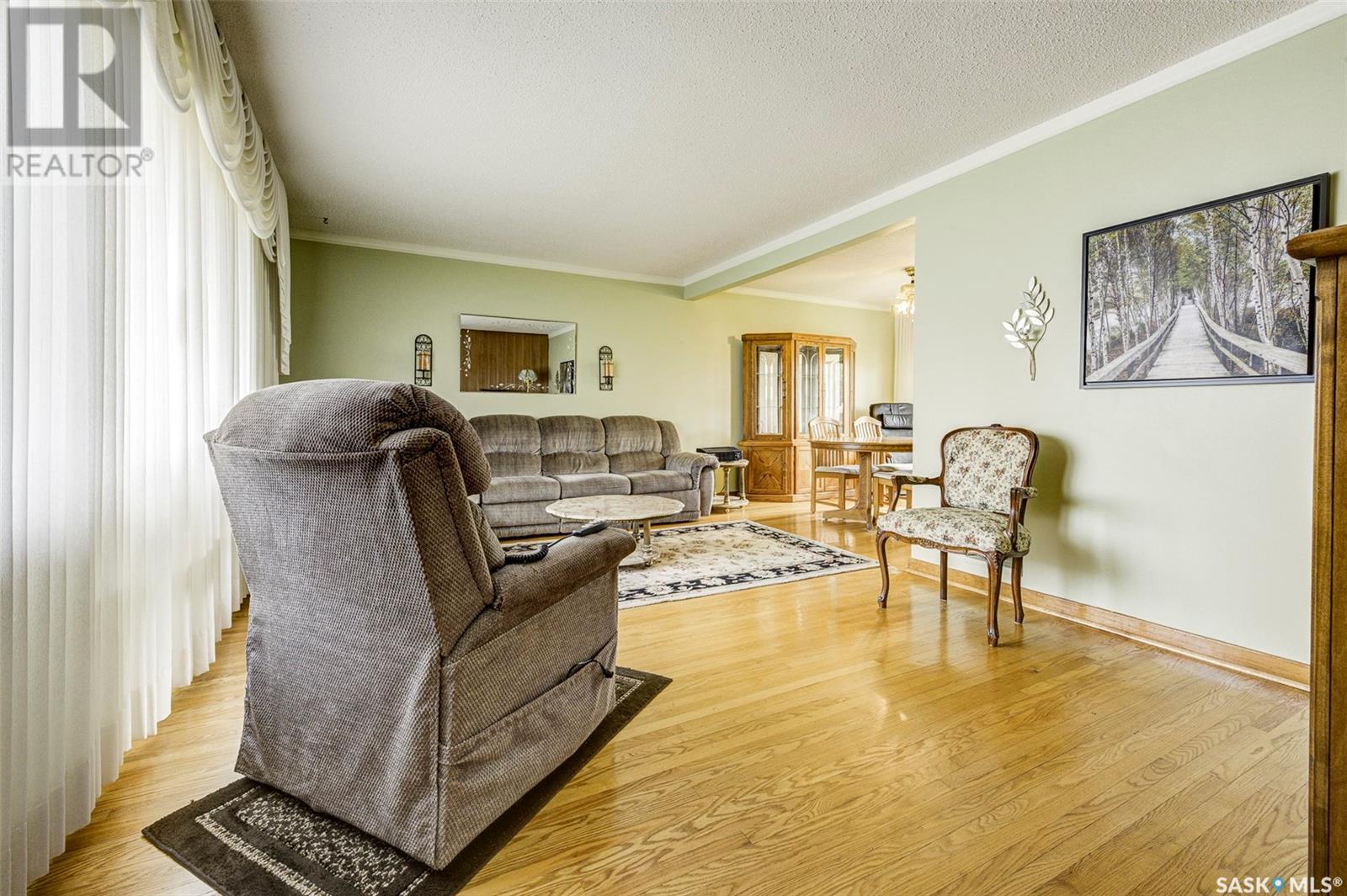 Property at 628 2nd STREET E image 4