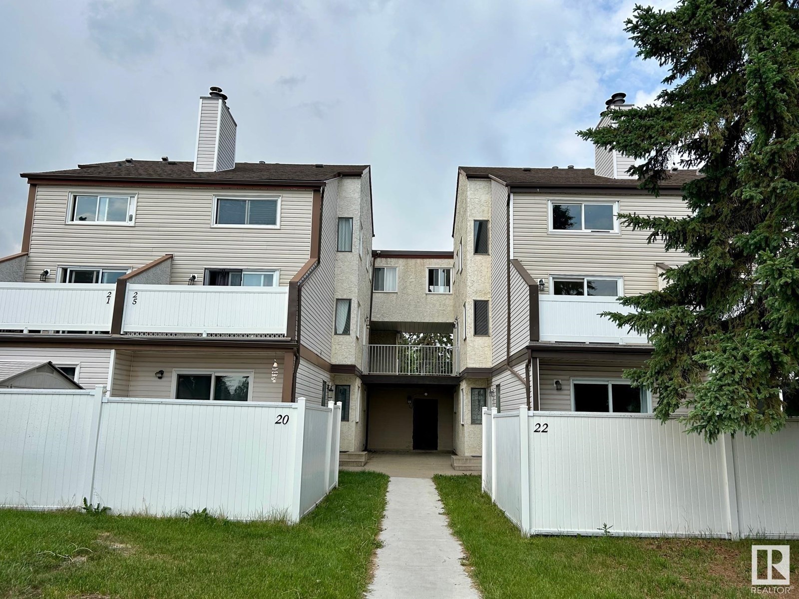 Property at 27 LANCASTER TC NW image 1