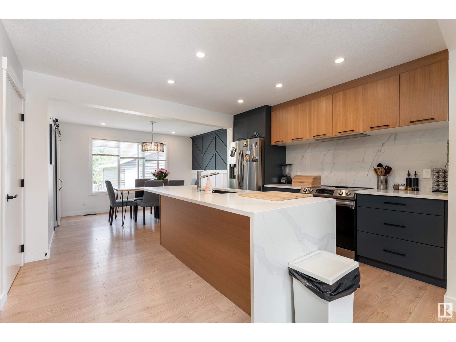 Property at 6712 86 AV NW image 1