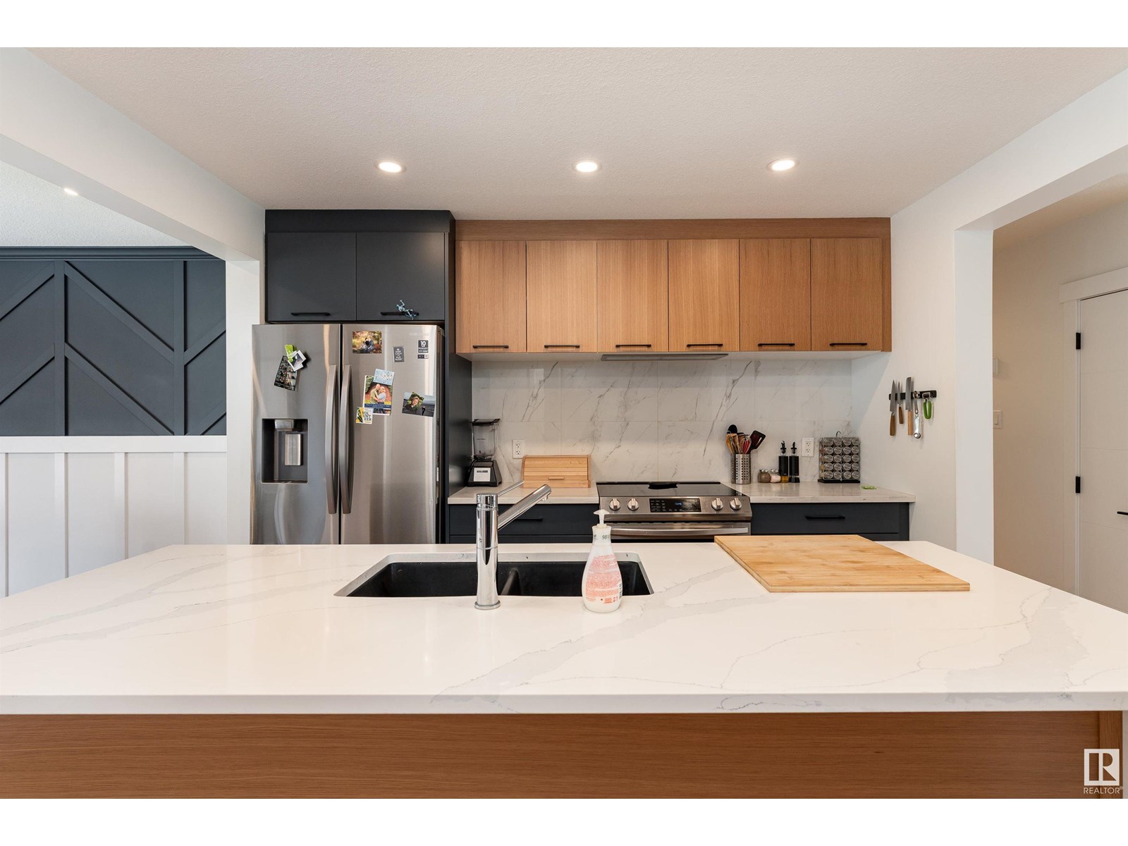 Property at 6712 86 AV NW image 3