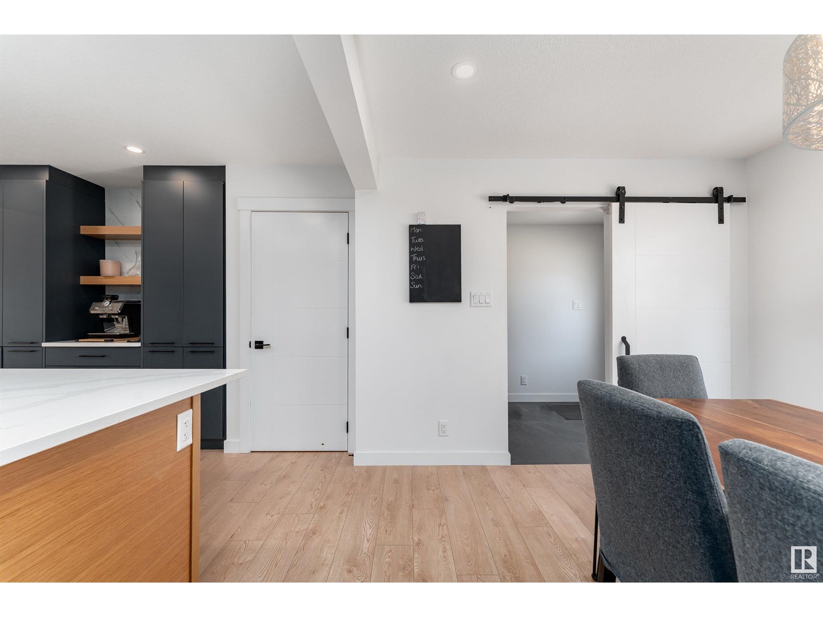 Property at 6712 86 AV NW image 5