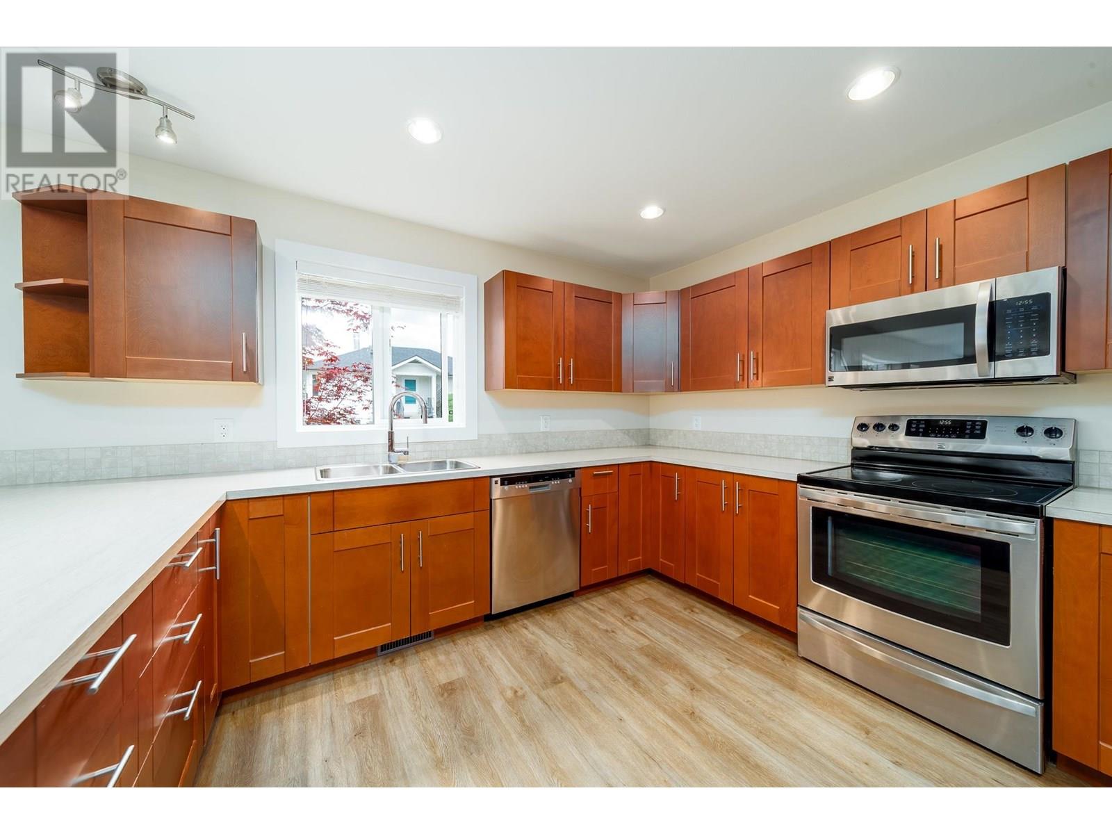 Property at 11041 Okanagan Centre Road W image 4