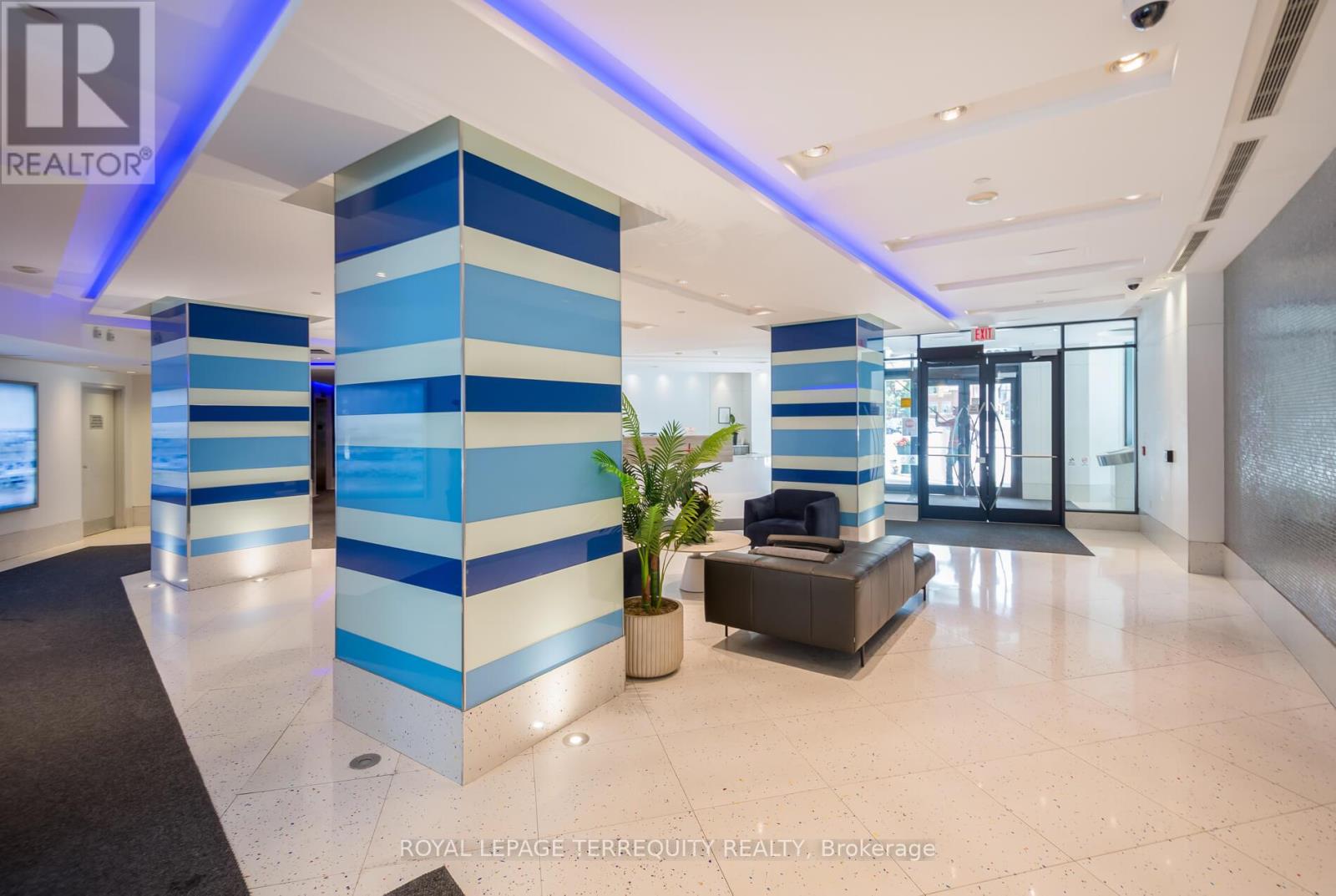 2211 - 600 Fleet Street, Toronto, Ontario  M5V 1B7 - Photo 2 - C12233565