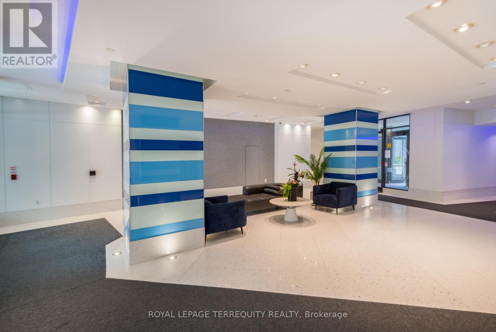 2211 - 600 Fleet Street, Toronto, Ontario  M5V 1B7 - Photo 3 - C12233565