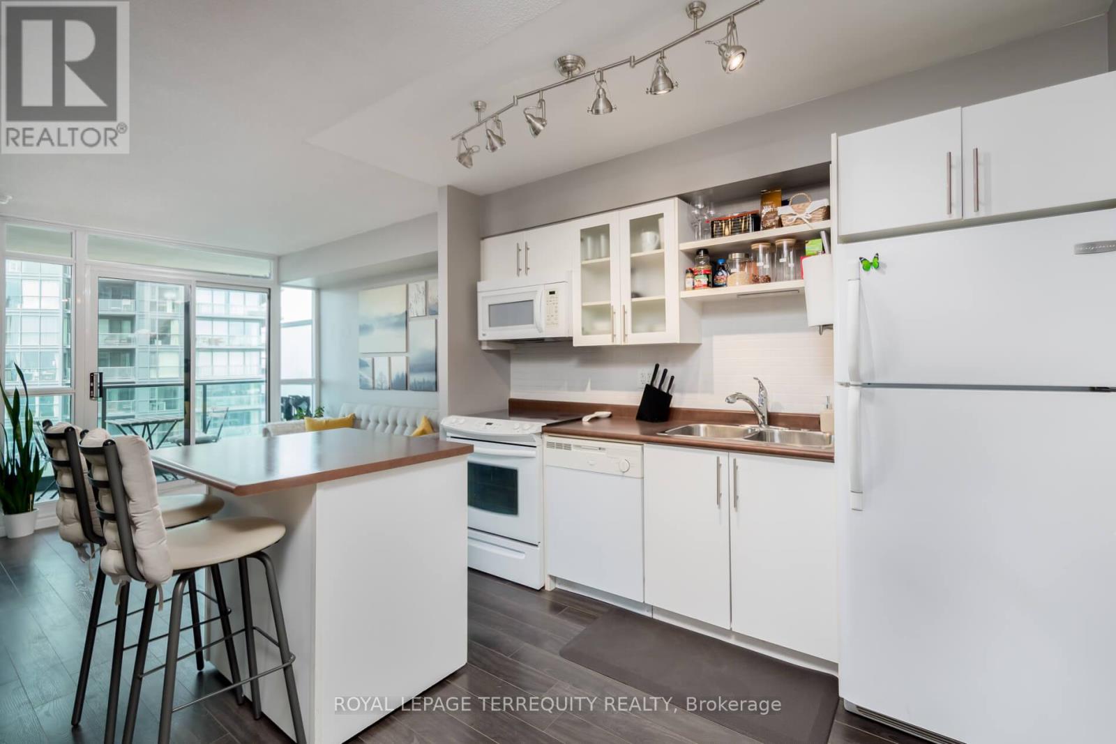 2211 - 600 Fleet Street, Toronto, Ontario  M5V 1B7 - Photo 6 - C12233565