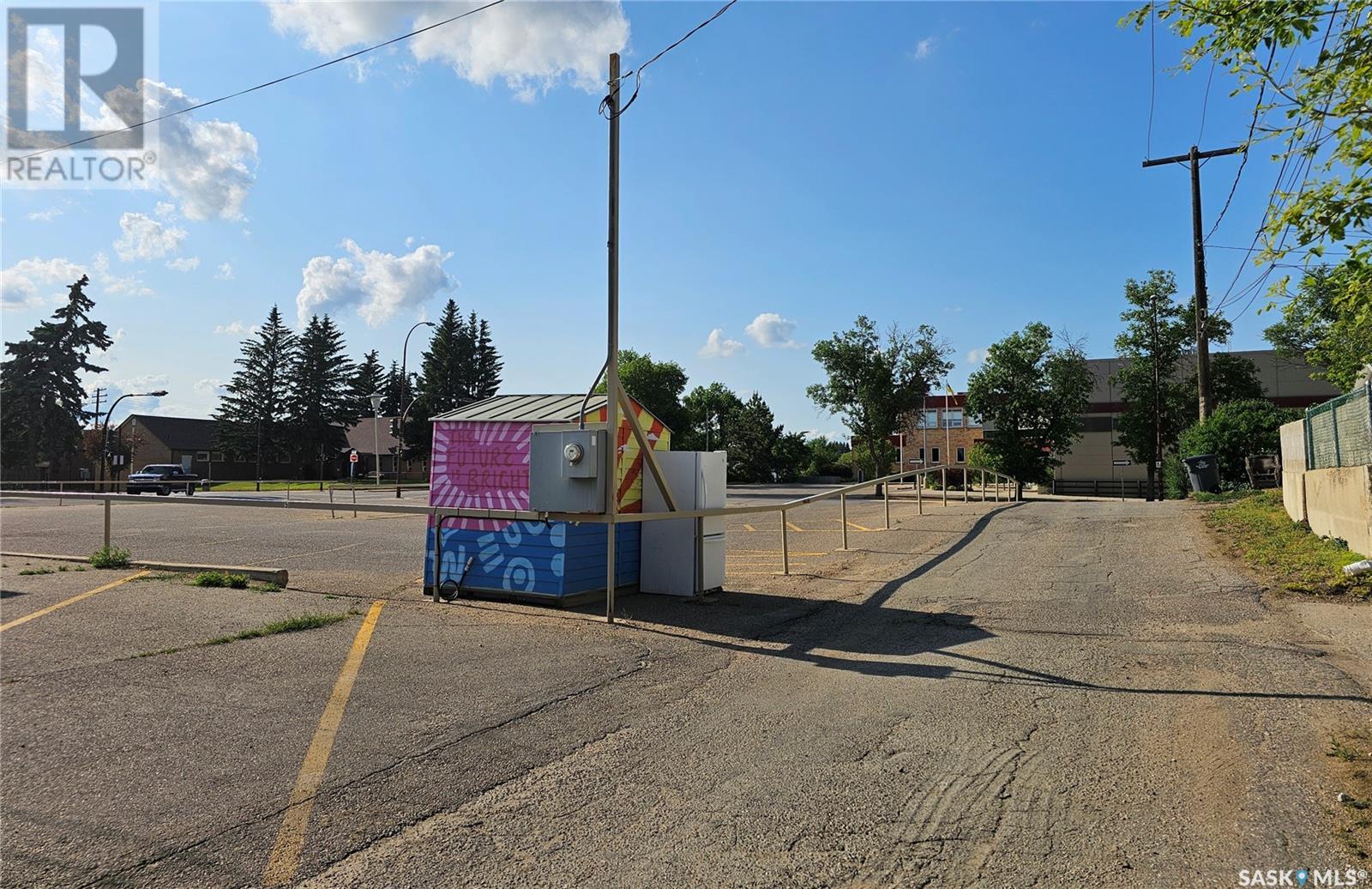58 3rd Avenue Ne, Swift Current, Saskatchewan  S9H 2G2 - Photo 2 - SK009672