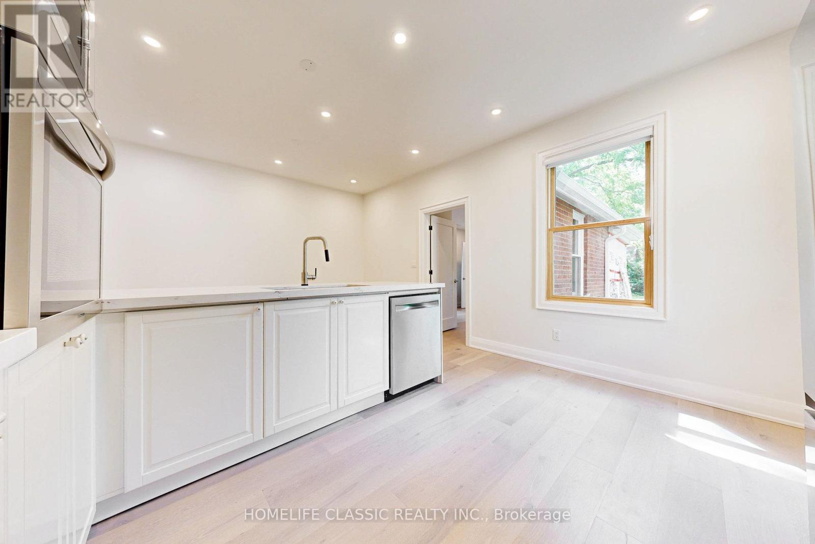 Unit B - 33 Centre Street, Vaughan (Crestwood-Springfarm-Yorkhill), Ontario  L4J 1G1 - Photo 11 - N12233775