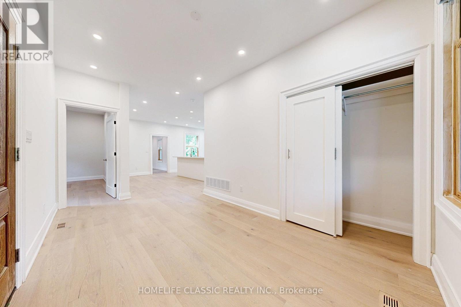 Unit B - 33 Centre Street, Vaughan (Crestwood-Springfarm-Yorkhill), Ontario  L4J 1G1 - Photo 2 - N12233775