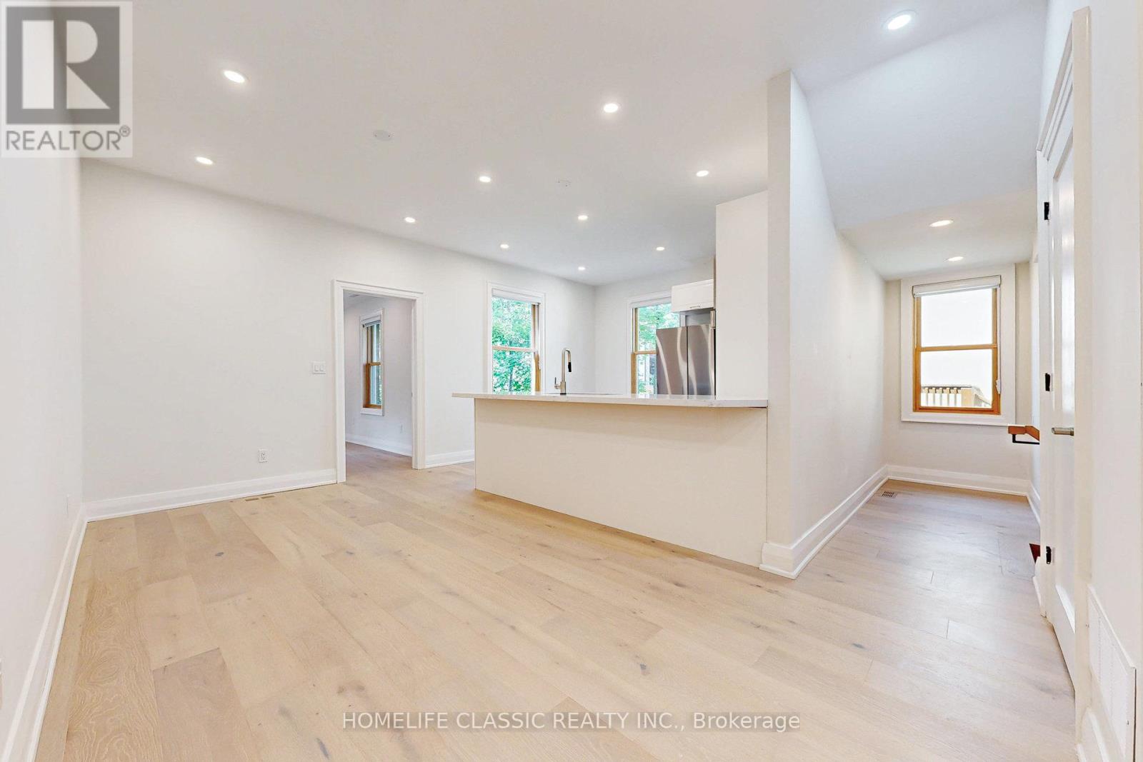Unit B - 33 Centre Street, Vaughan (Crestwood-Springfarm-Yorkhill), Ontario  L4J 1G1 - Photo 7 - N12233775