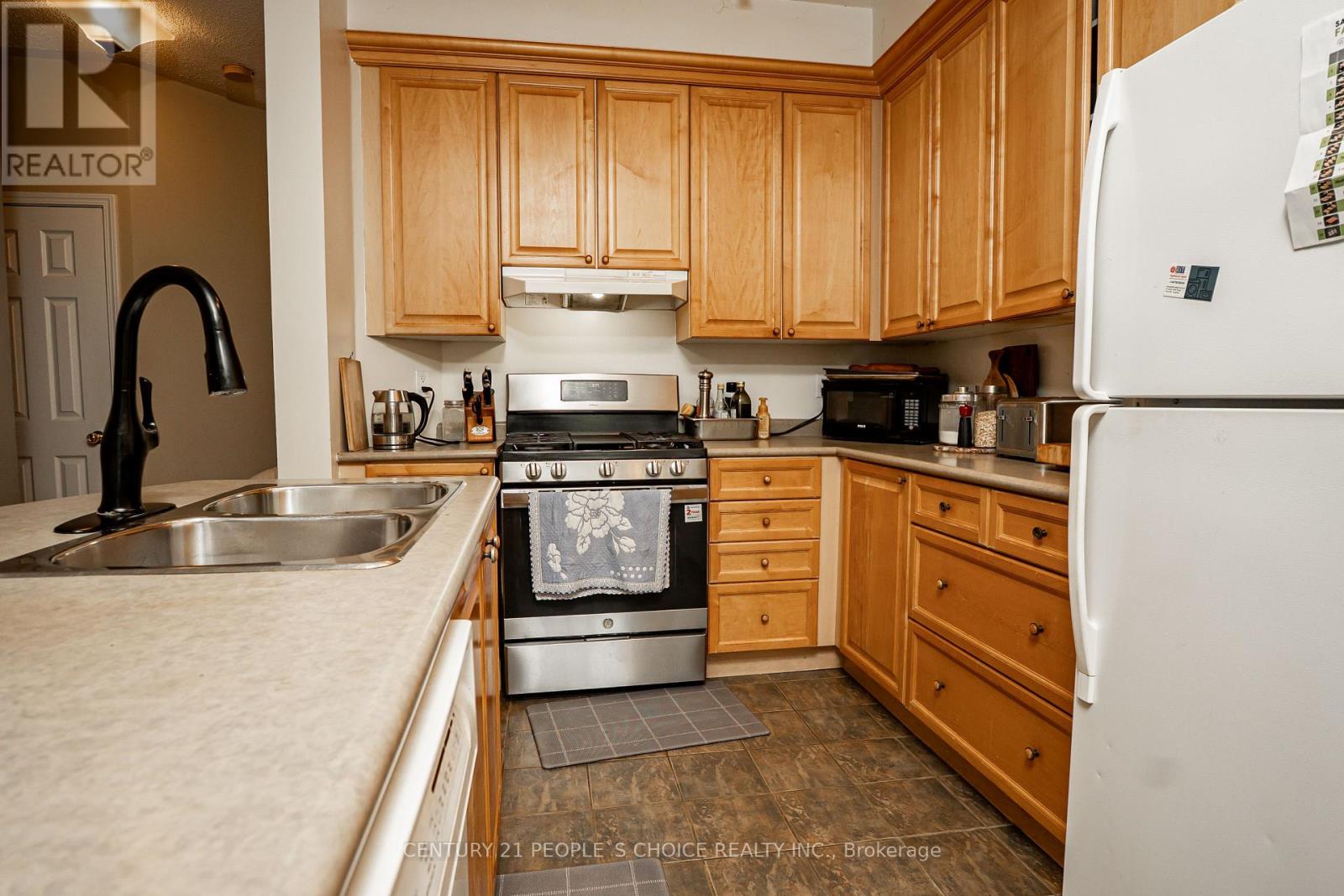Property at 42 - 100 ELGIN MILLS ROAD W image 5