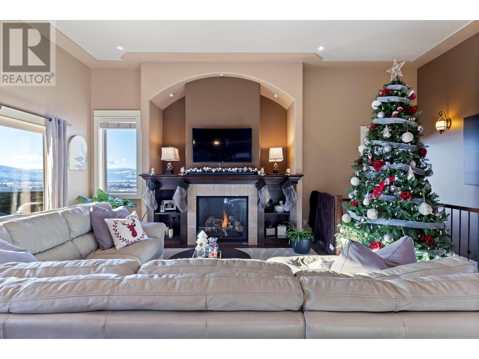 Property at 1347 Wilmot Avenue image 3
