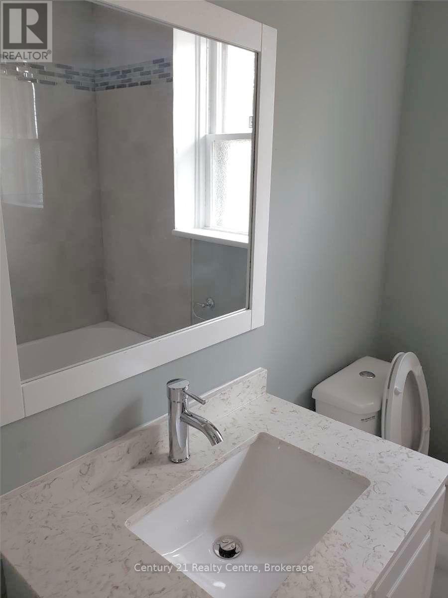 1491 Pembroke Drive, Oakville, Ontario  L6H 1V6 - Photo 9 - W12233660