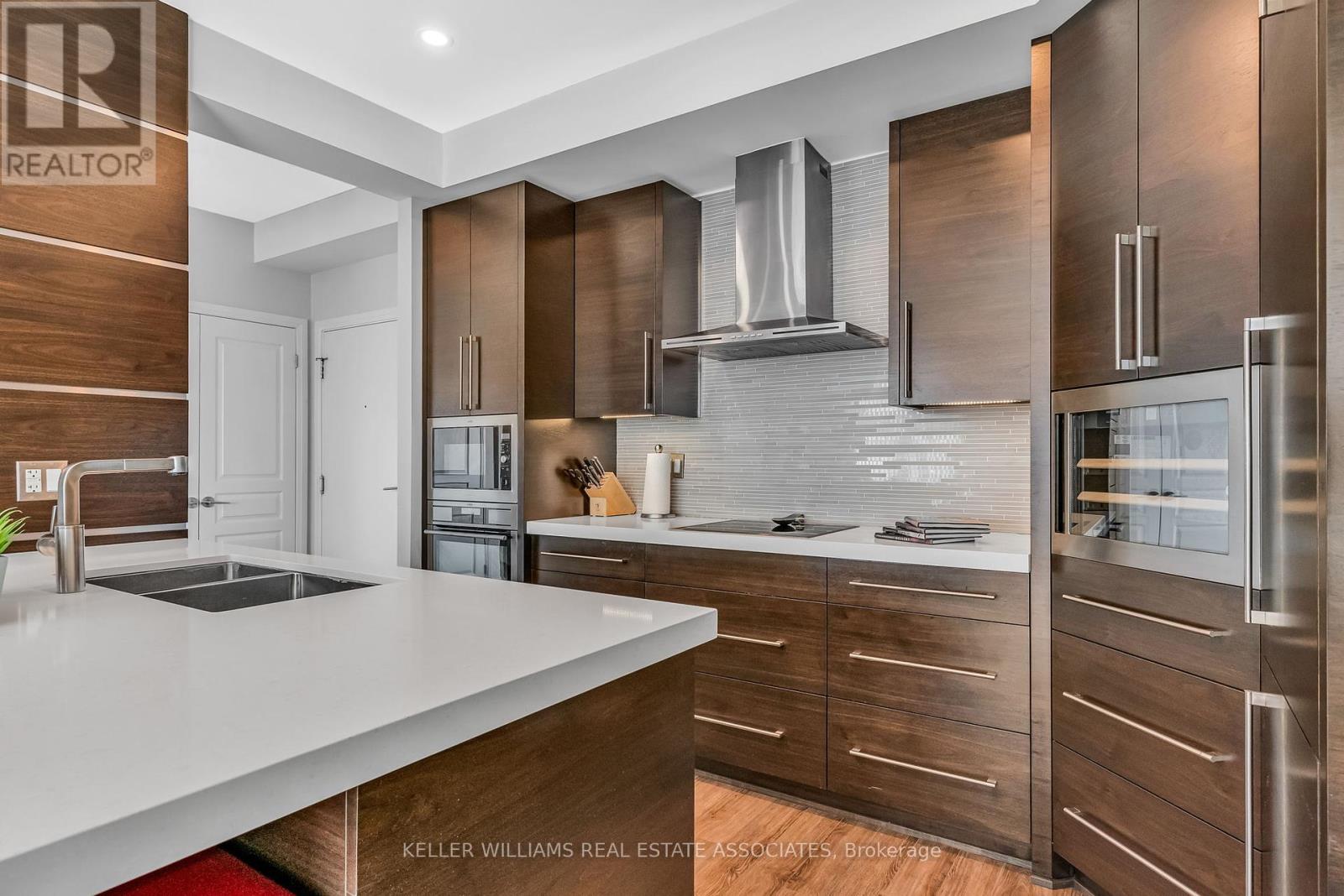 609 - 1 Hurontario Street, Mississauga (Port Credit), Ontario  L5G 0A3 - Photo 11 - W12233925