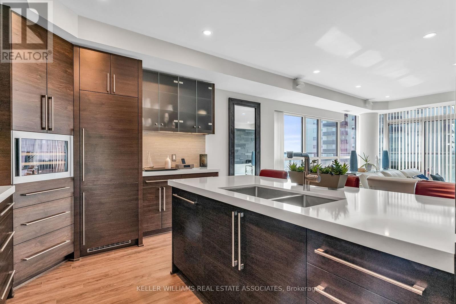 609 - 1 Hurontario Street, Mississauga (Port Credit), Ontario  L5G 0A3 - Photo 13 - W12233925