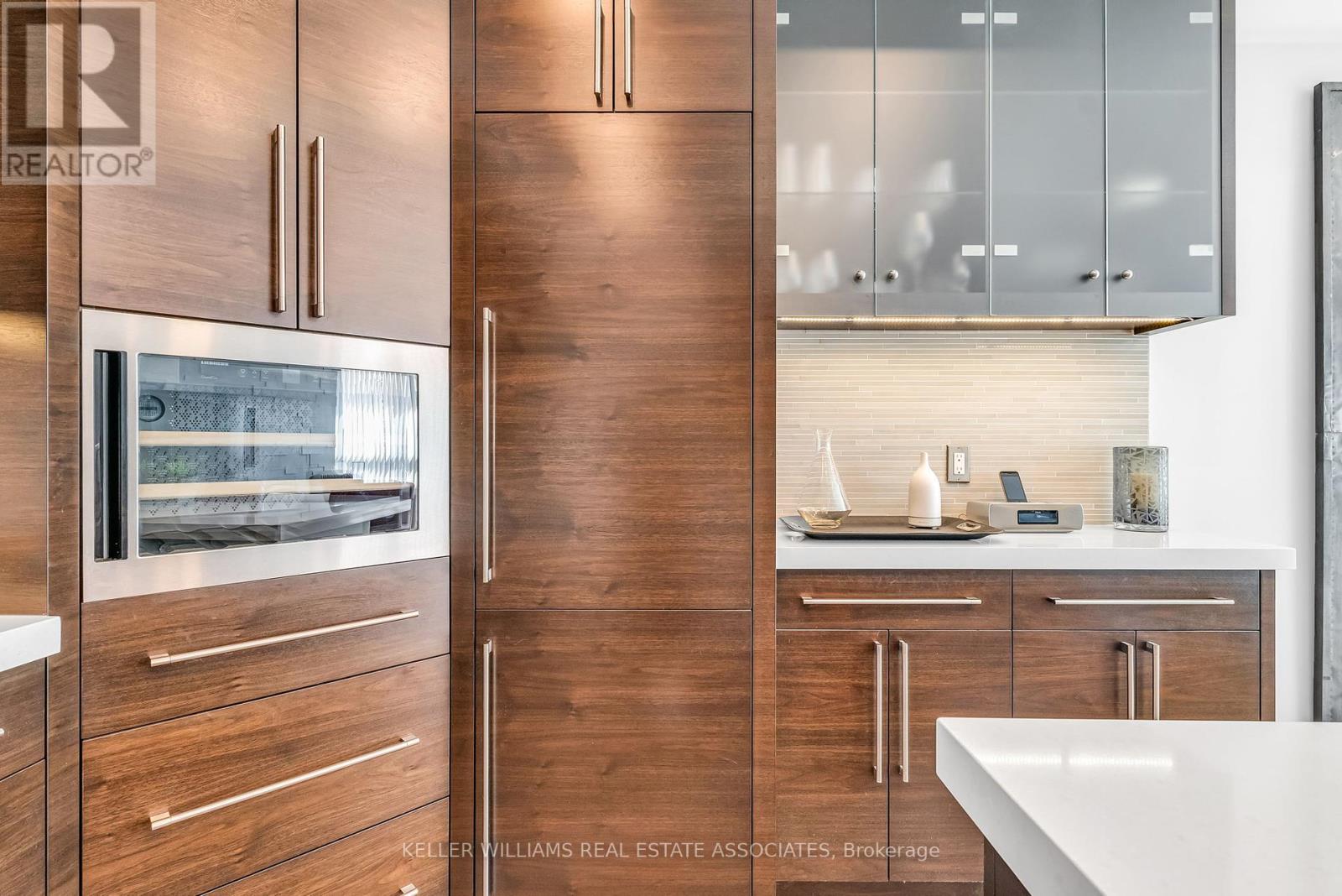 609 - 1 Hurontario Street, Mississauga (Port Credit), Ontario  L5G 0A3 - Photo 14 - W12233925