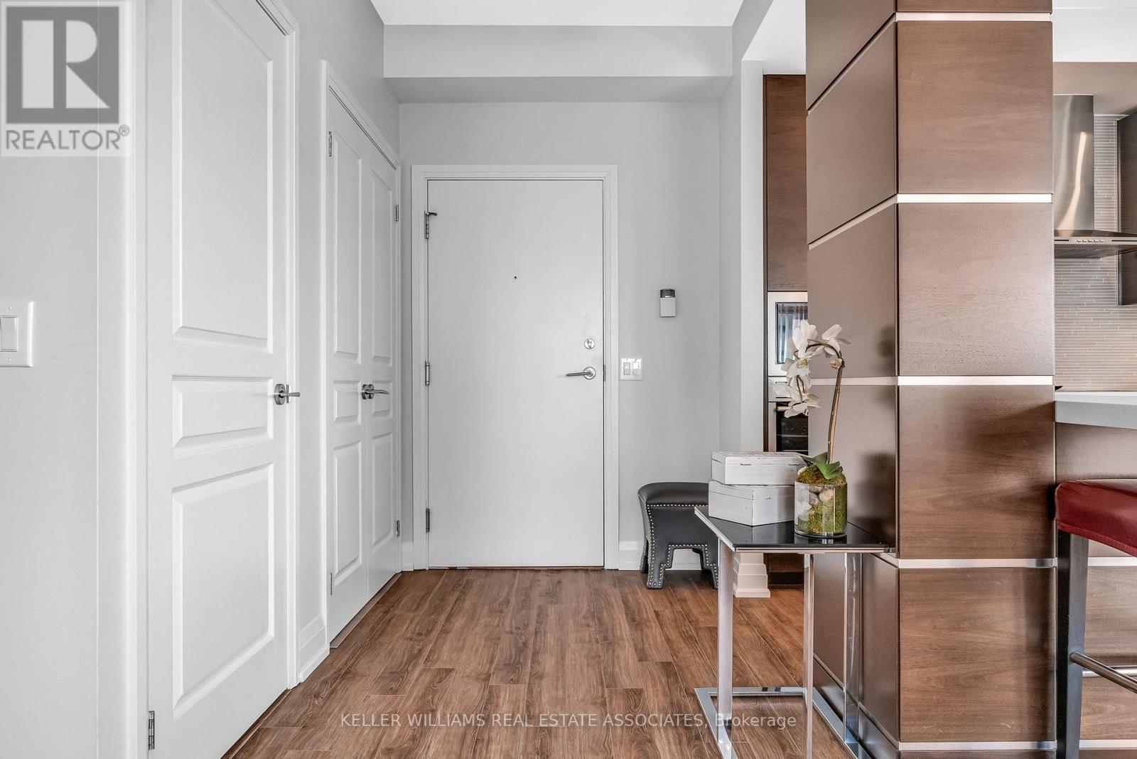 609 - 1 Hurontario Street, Mississauga (Port Credit), Ontario  L5G 0A3 - Photo 7 - W12233925