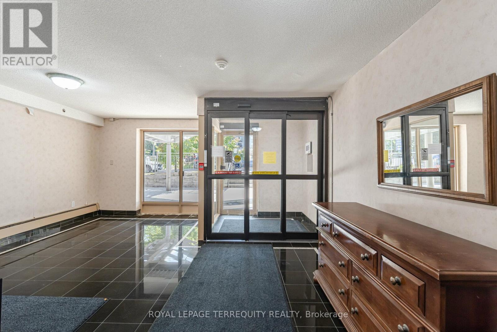 Property at 101 - 81 CHARLTON AVENUE E image 3