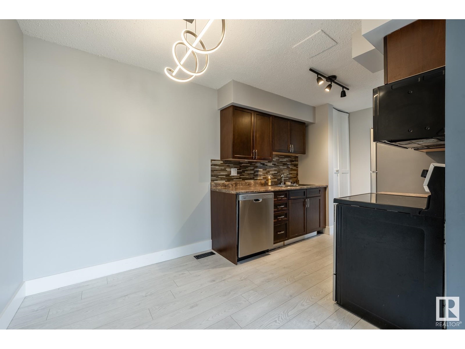 Property at #10 14110 80 St NW NW image 4