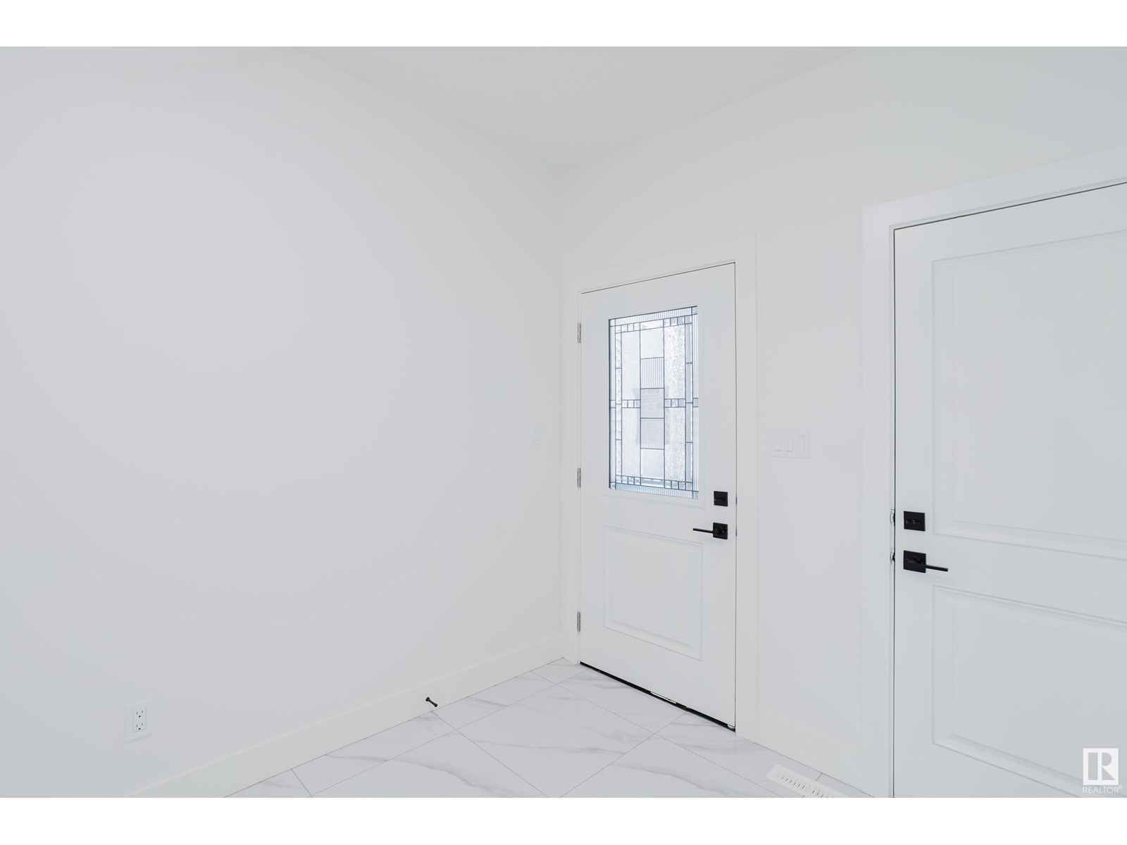 Property at 4205 66 ST image 3