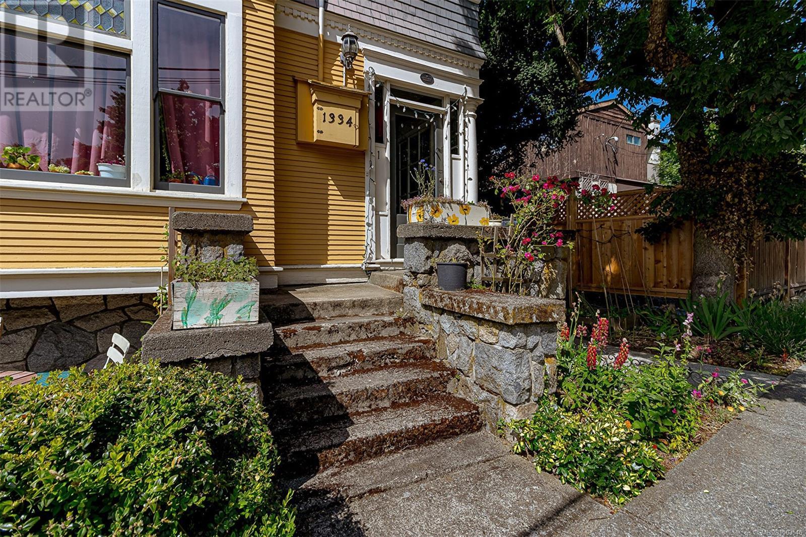 Property at 1334 Johnson St image 3