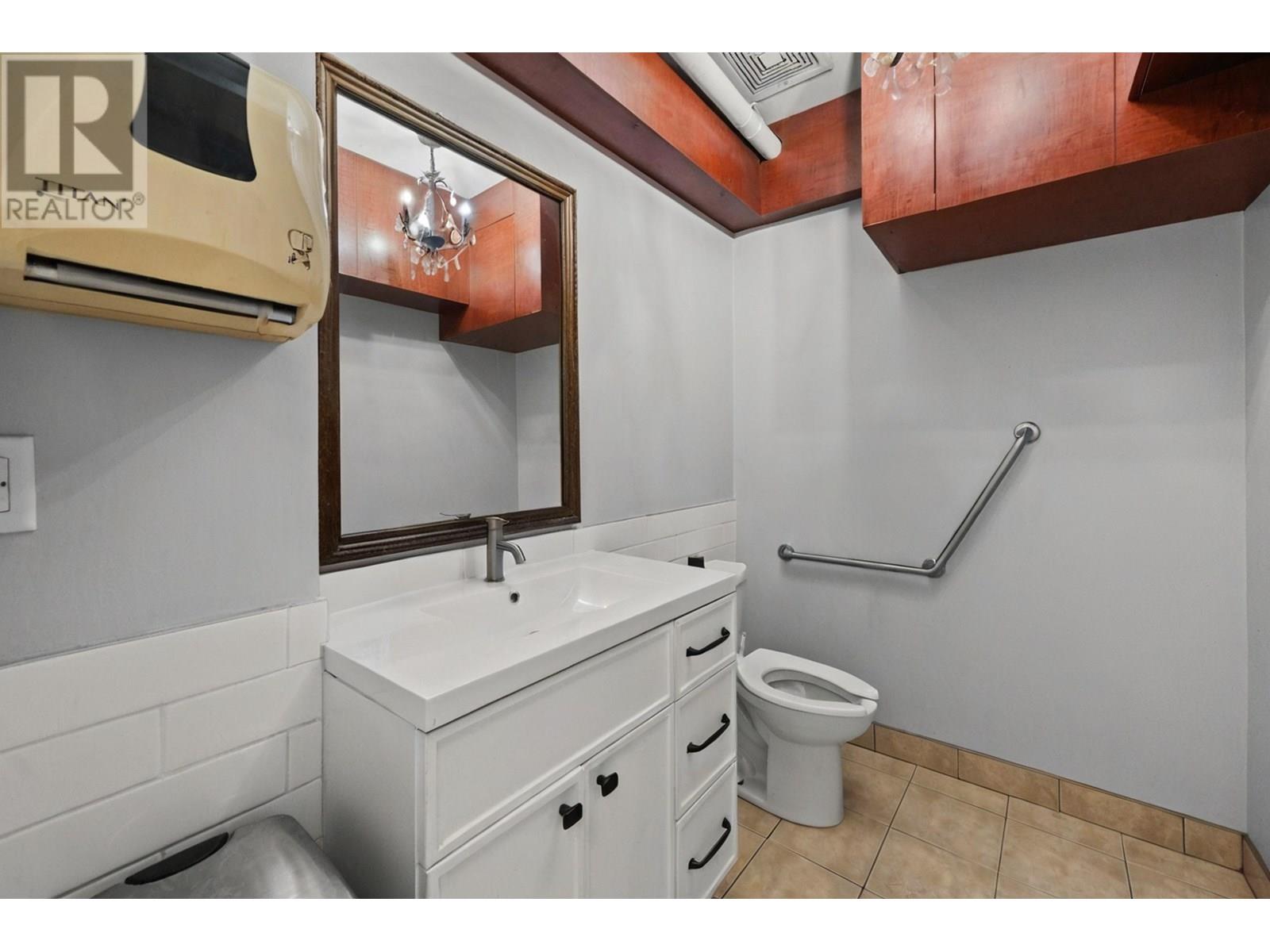 2813-2815-2817 W Broadway, Vancouver, British Columbia  V6K 2G6 - Photo 13 - C8070180
