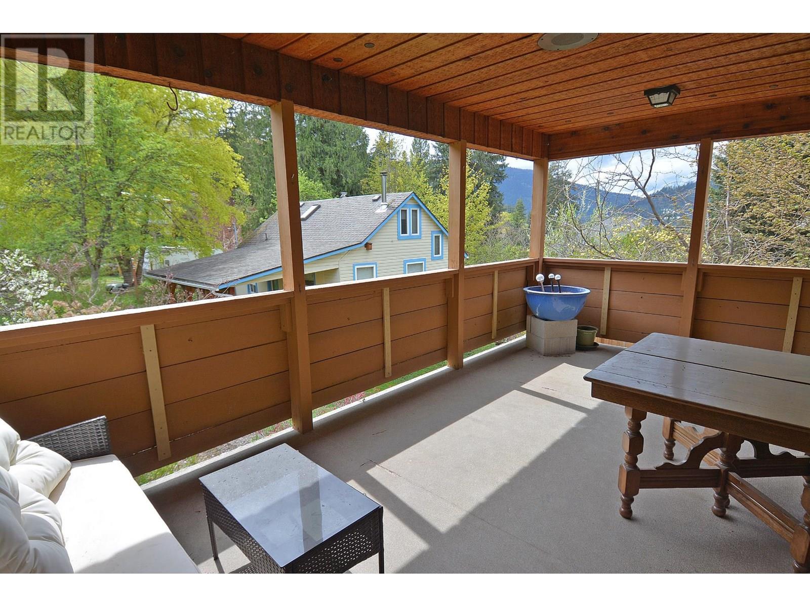 Property at 413 SIXTH Street image 4