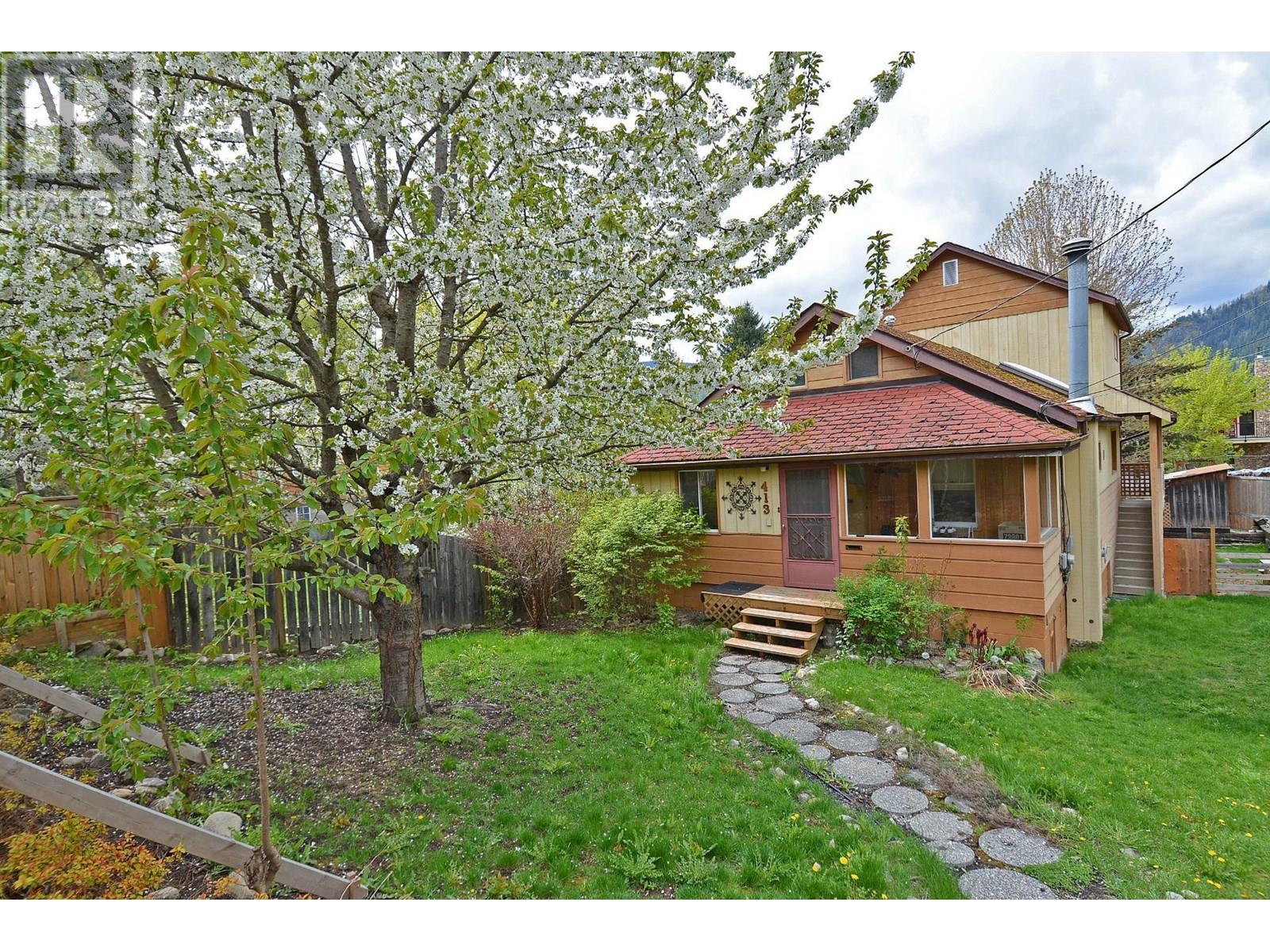Property at 413 SIXTH Street image 2