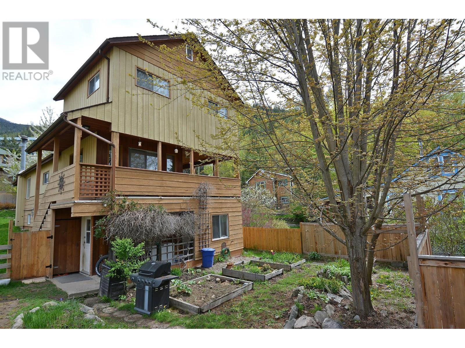 Property at 413 SIXTH Street image 3
